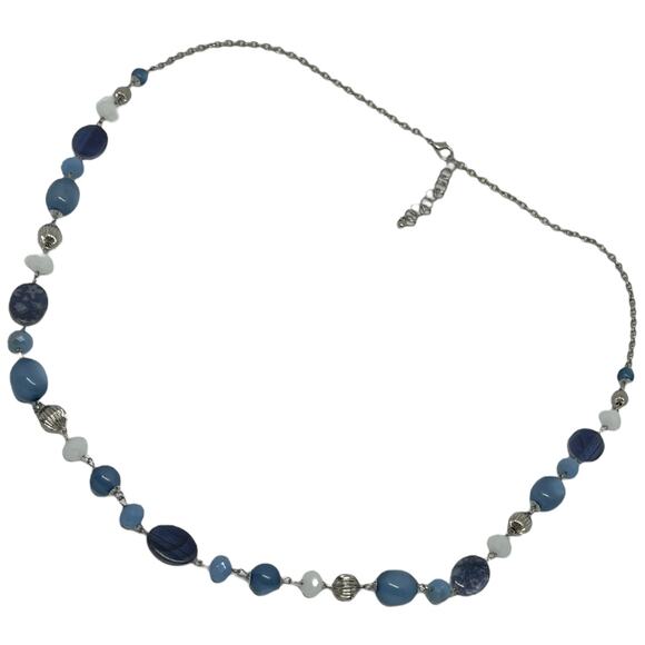 Elegant Blue and Silver Beaded Necklace - Picture 3 of 11